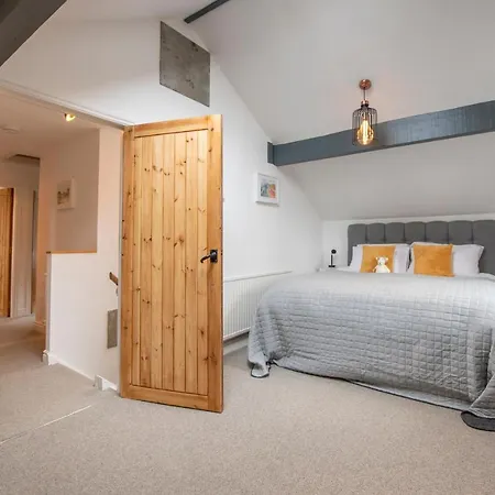 The Waterfall Retreat Penrith